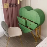 تسريحة غرفة نوم على شكل قلب