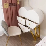 تسريحة غرفة نوم على شكل قلب