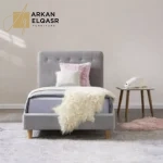 سرير أطفال مفرد مبطن بتصميم أنيق