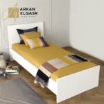 سرير خشبي صلب