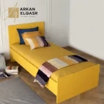 سرير خشبي صلب