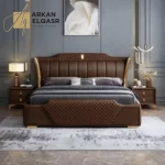 سرير ملكي بلمسات يدوية مع 2 كومودينة