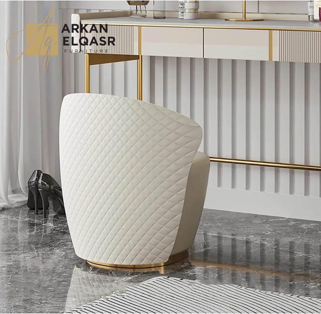 طاولة تسريحة بتصميم مميز مع مرايا و كرسي