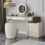 طاولة تسريحة بتصميم مميز مع مرايا و كرسي