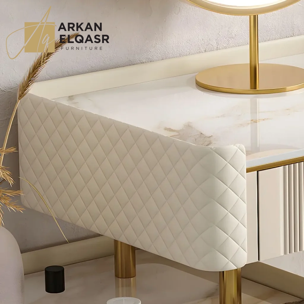 طاولة تسريحة بتصميم مميز مع مرايا و كرسي