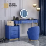 طاولة تسريحة بتصميم مميز مع مرايا و كرسي