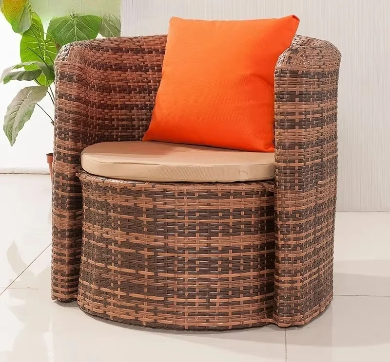 جلسة خارجية مميزة من كراسي و طاولة شيك