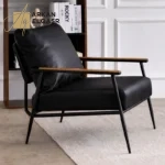 كرسي مفرد بتصميم مريح بسيط