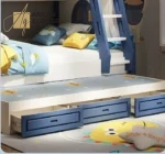سرير نوم بدورين للأطفال مع تصميم عملي