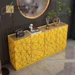 طاولة بوفيه مصممة بزخارف أنيقة و فخمة