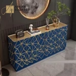 طاولة بوفيه مصممة بزخارف أنيقة و فخمة