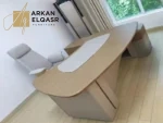 مكتب مودرن بتصميم منحنِ وفاخر