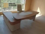 مكتب مودرن بتصميم منحنِ وفاخر